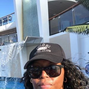 Meet your Posher, Roman